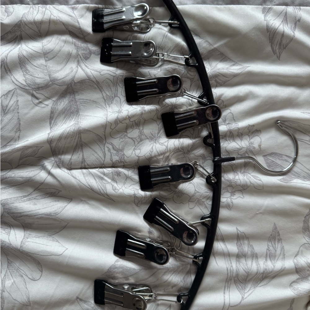 9 clip hangers